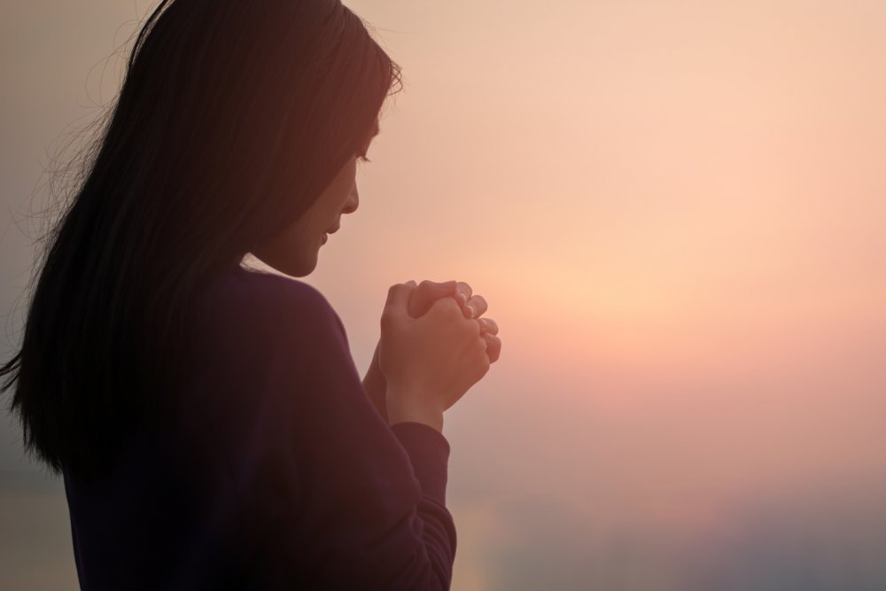 Молитва девушка