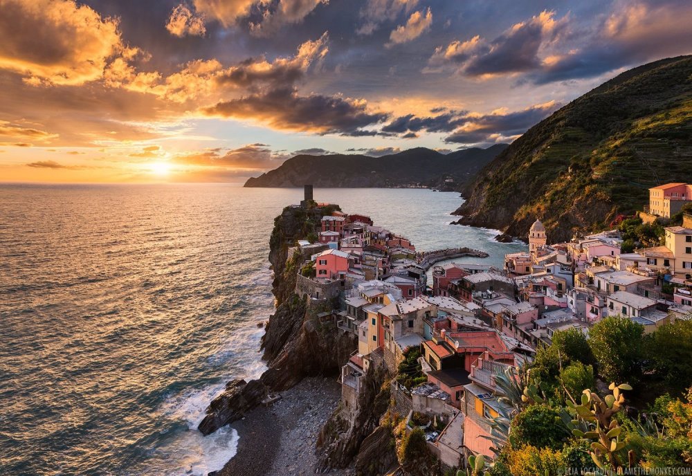 Sunset in Cinque Terre в Италии