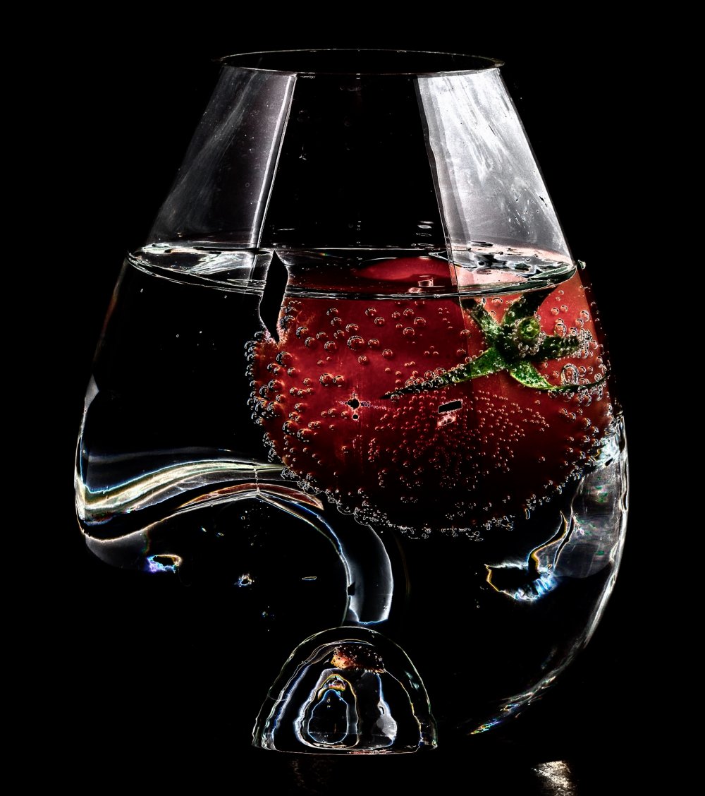 Хрустальный бокал с вином