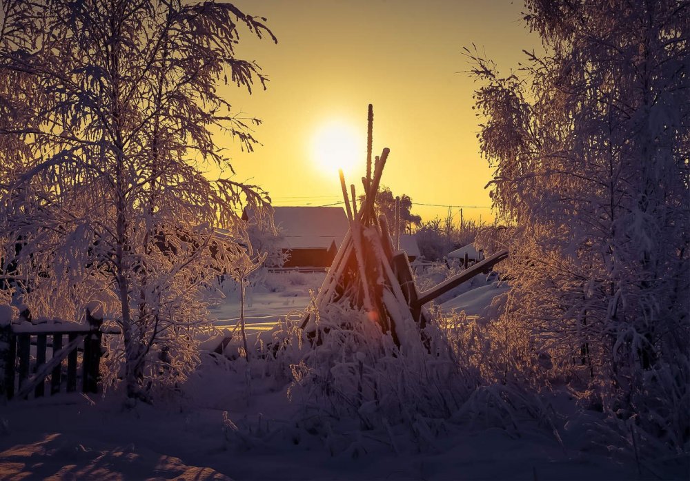 Закат в деревне зимой