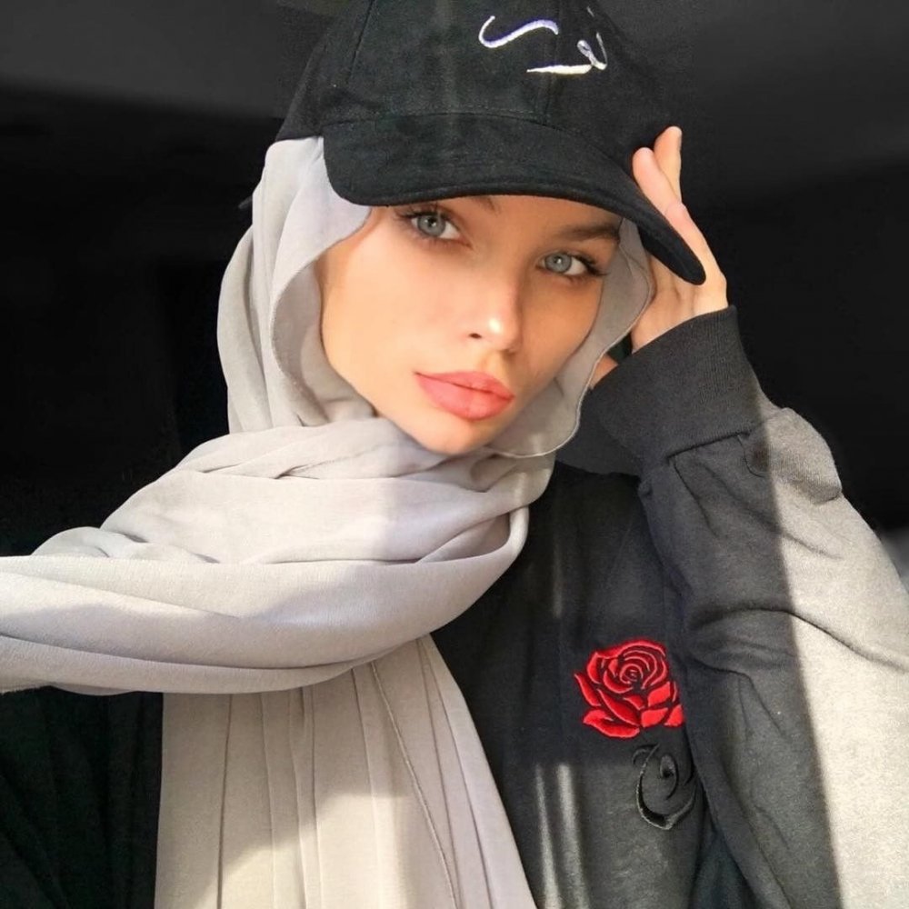 Красивые девушки в хиджабе