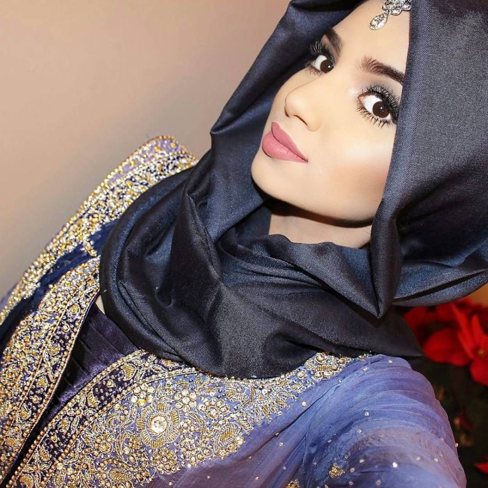 Зарина Пашнина в хиджабе