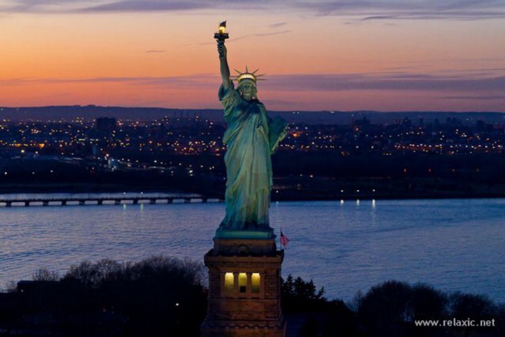 Ночной Нью Йорк статуя свободы