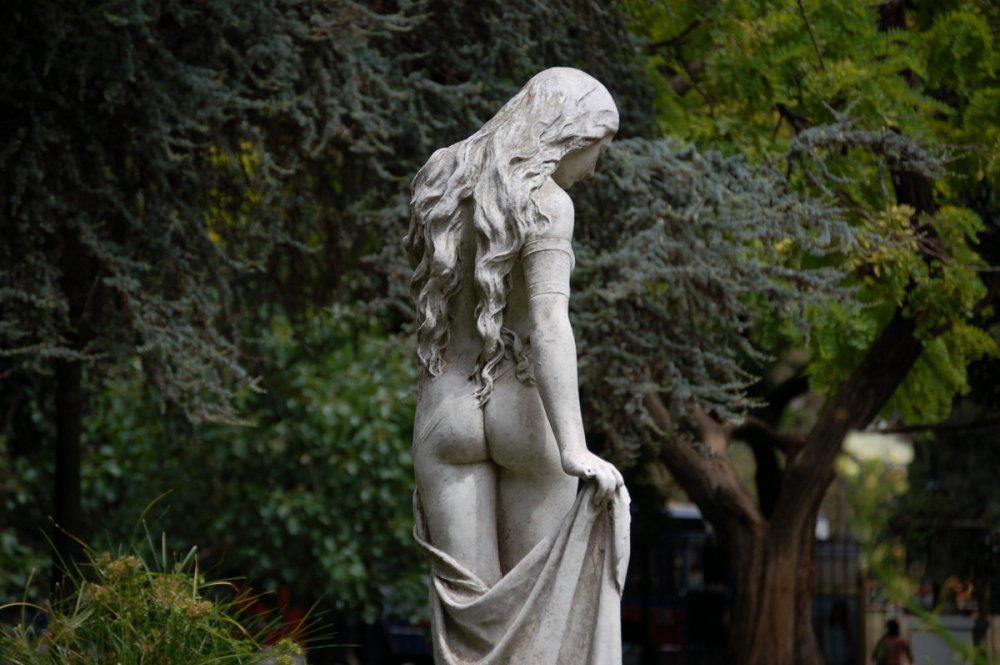 Красивые женские скульптуры