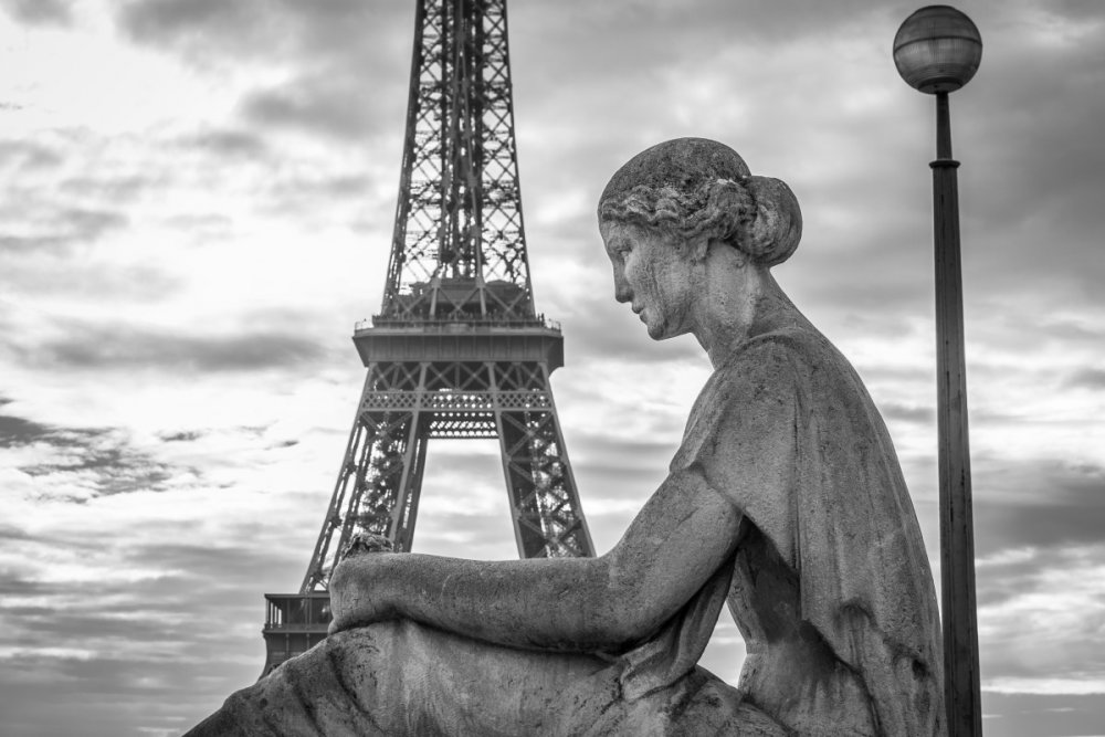 Париж статуи на бульваре Шарон