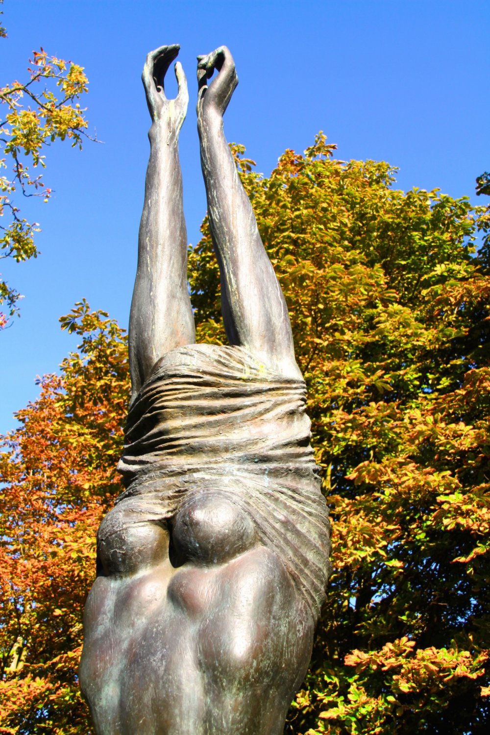 Художественная скульптура осень