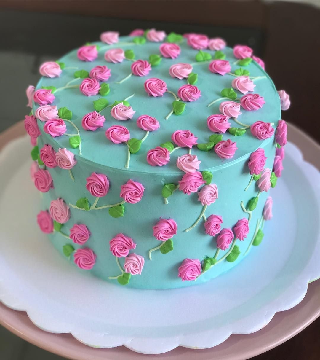 Какие торт можно заказать. Украшение торта для девочки. Красивые тортики на день рождения. Красивые торты для девочек. Торт девочка.