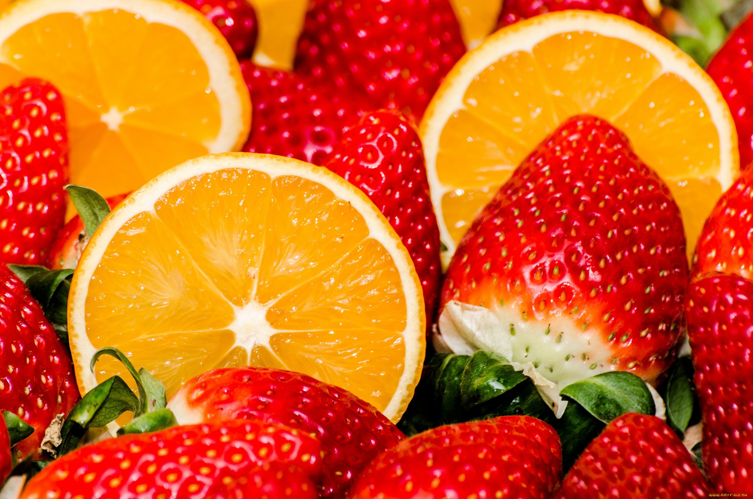 Красивые картинки на телефон популярные. Yupi апельсин-клубника. Сочные фрукты. Летние фрукты. Яркие сочные фрукты.