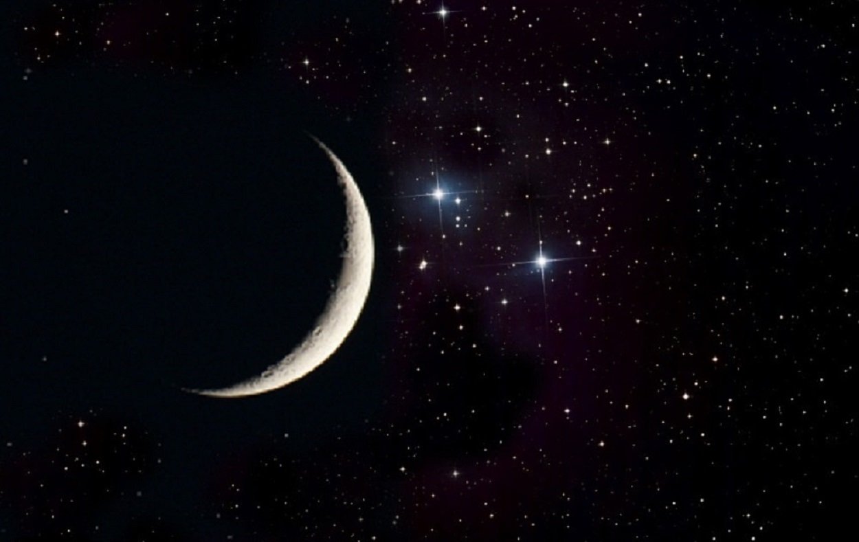 Новолуние слушать. Луна и звезды. Звездное небо с луной. Месяц и звезды. Звездное небо с полумесяцем.