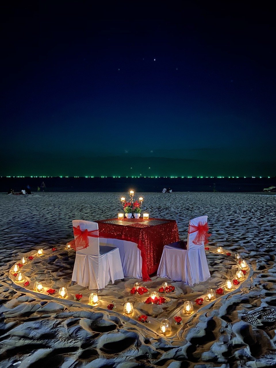 Романтик на берегу моря