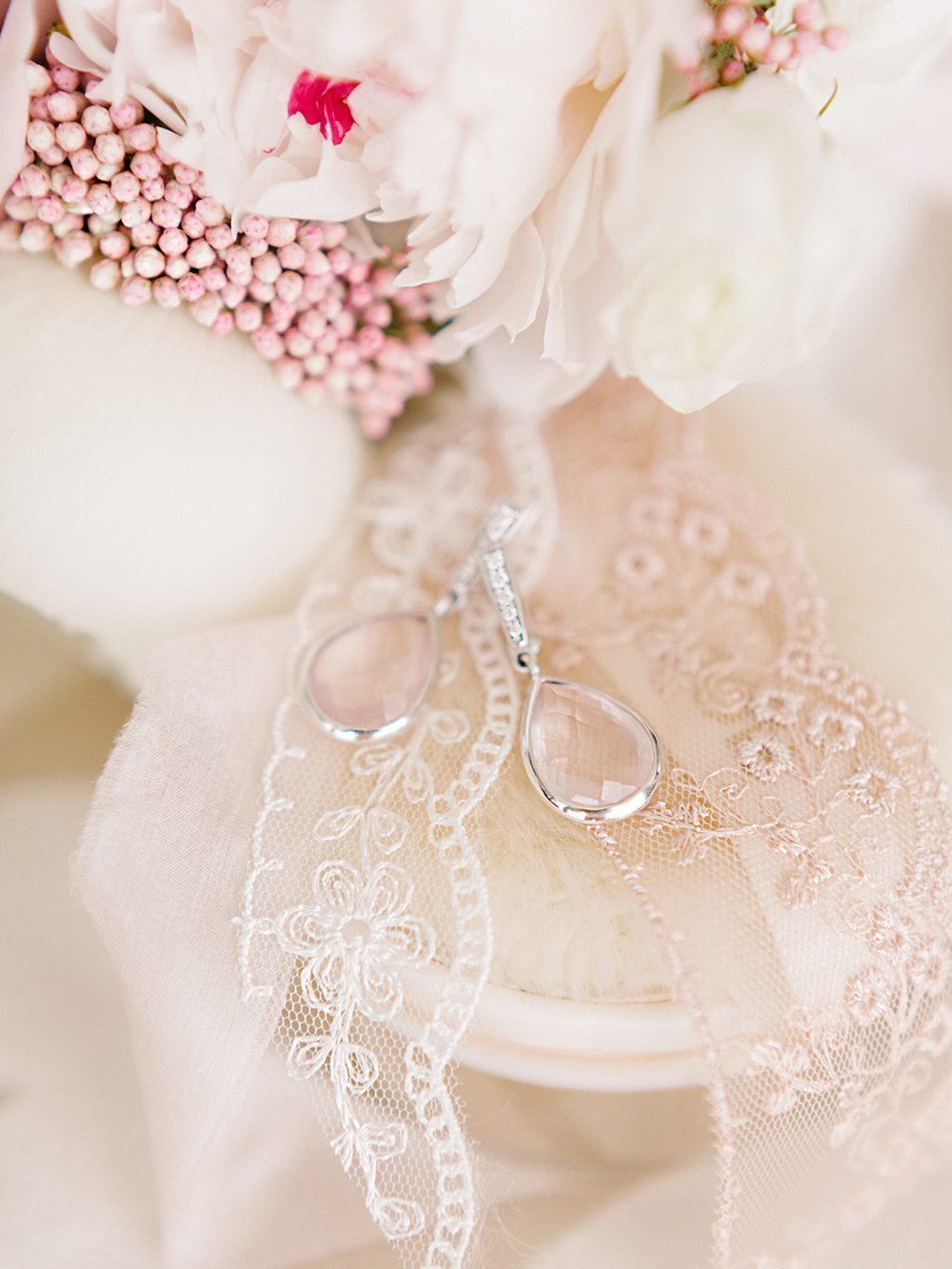 Цветы и кольца Свадебные нежные
