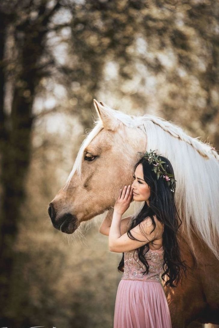 Девушка на коне фэнтези