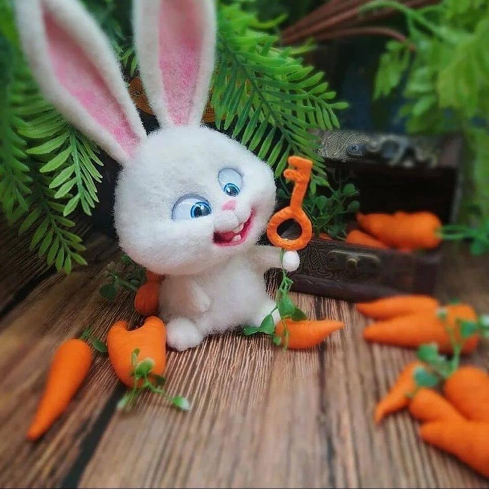 Злой кролик с морковкой
