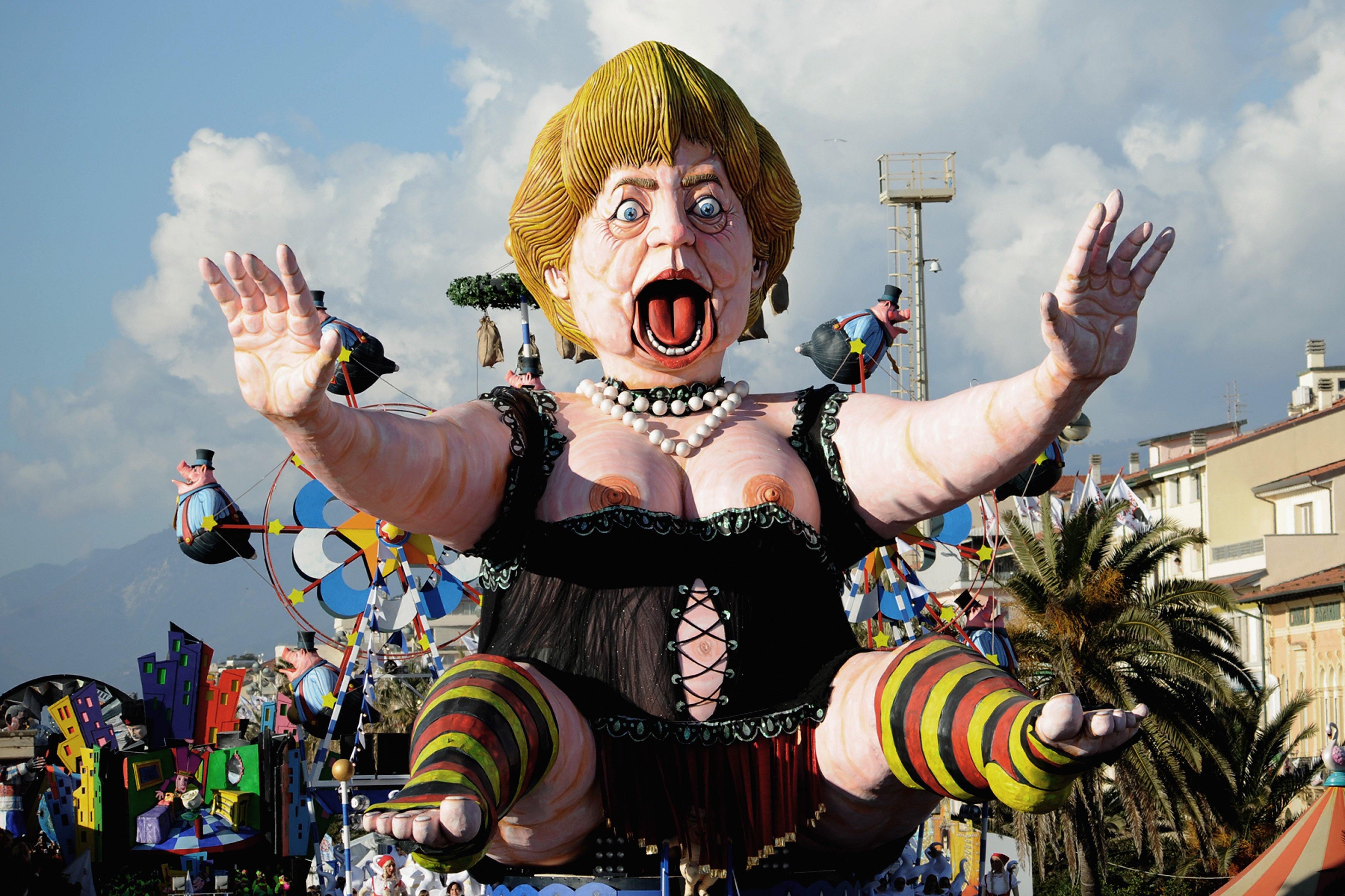 Палитрой красок блещет карнавал. Виареджио карнавал. Карнавал пышки. Карнавал смешно. Карнавал кукол в Германии.