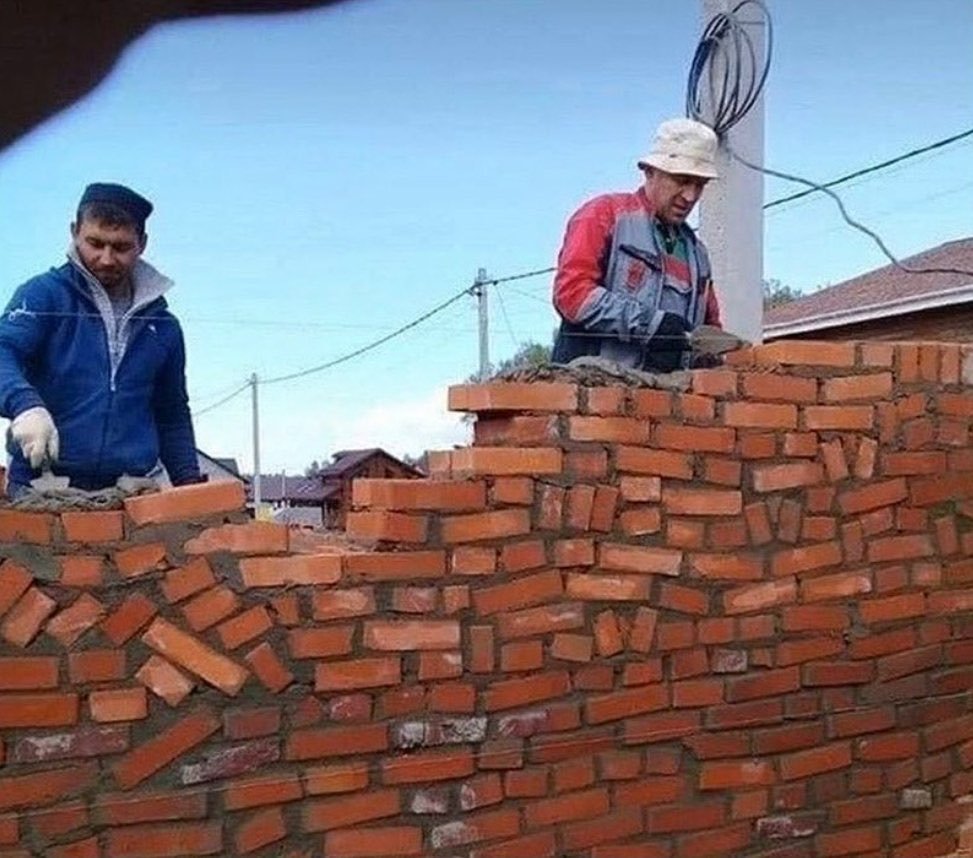 Горе строители