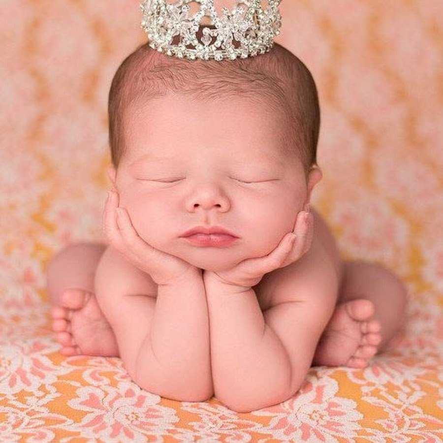 Младенец в короне