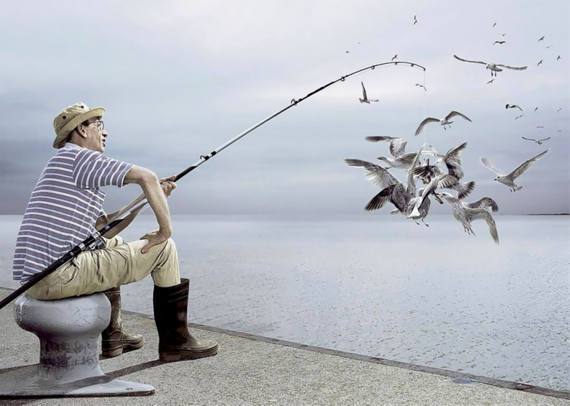 Креативная смешная картинка. Рыбак с удочкой. Креативные картинки. Рыбак с рыбой. Креативная рыбалка.
