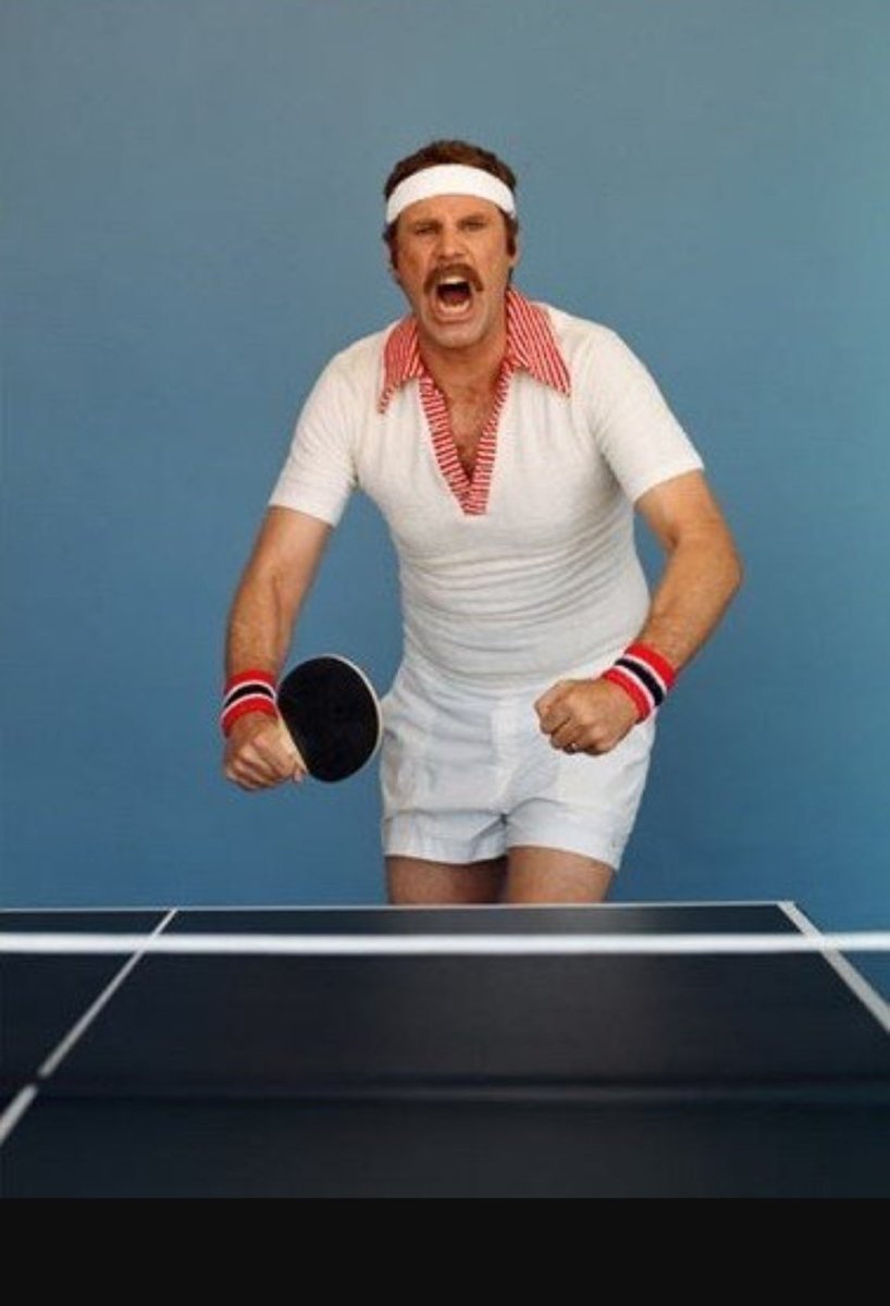 Уилл Феррелл играет в пинг понг