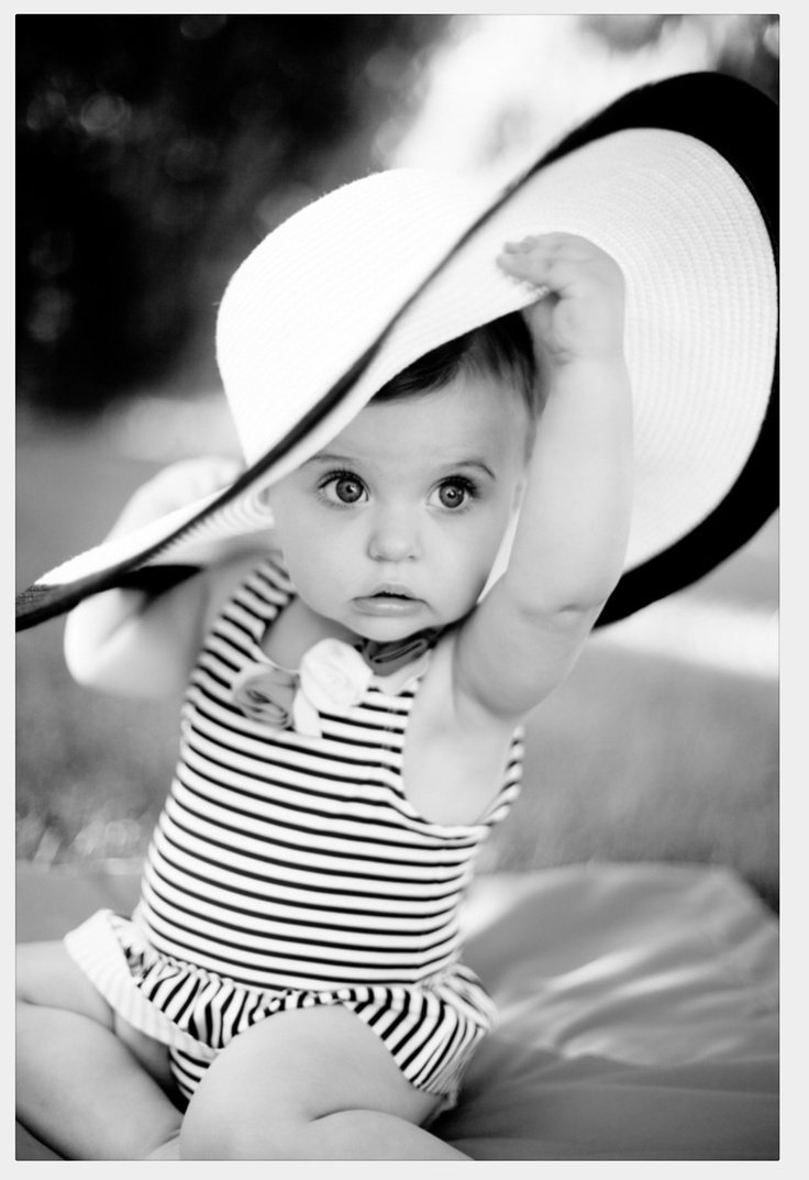 Малыш в шляпе
