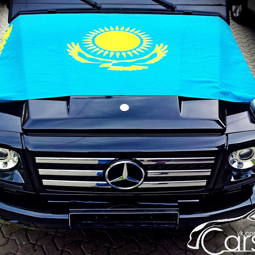 Казахские флаг на машинах