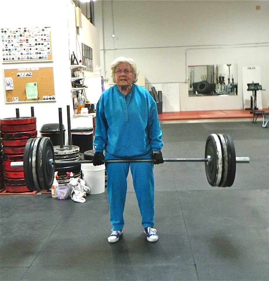 Бабушка в спортзале
