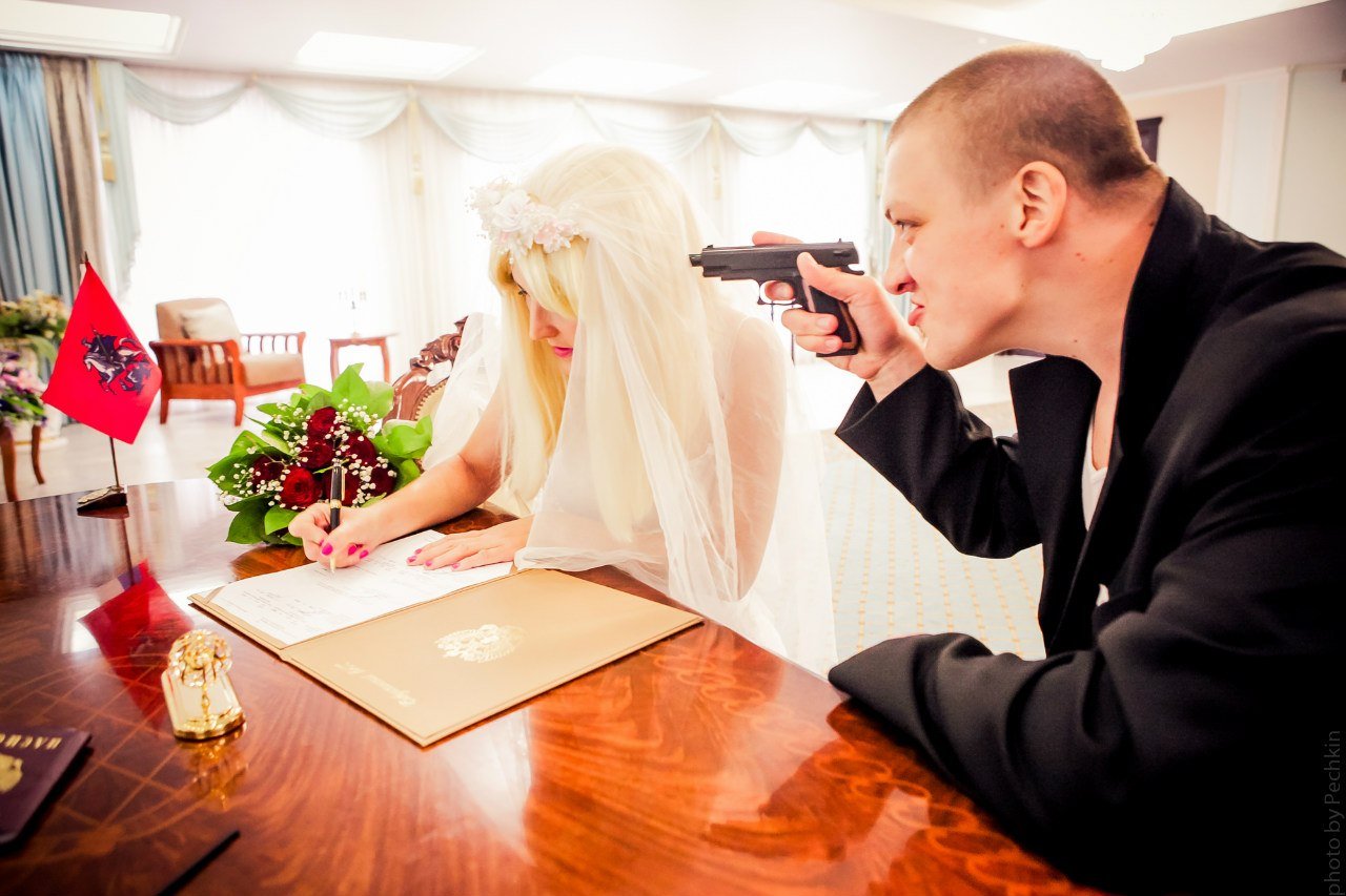 Невеста отказала жениху. Жених и невеста в ЗАГСЕ. Фотосессия в ЗАГСЕ. Невеста в ЗАГСЕ.