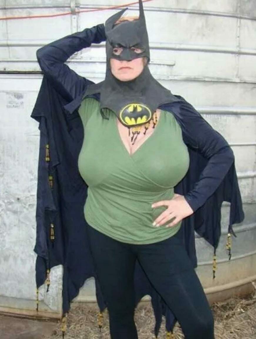 Толстый в костюме Бэтмена