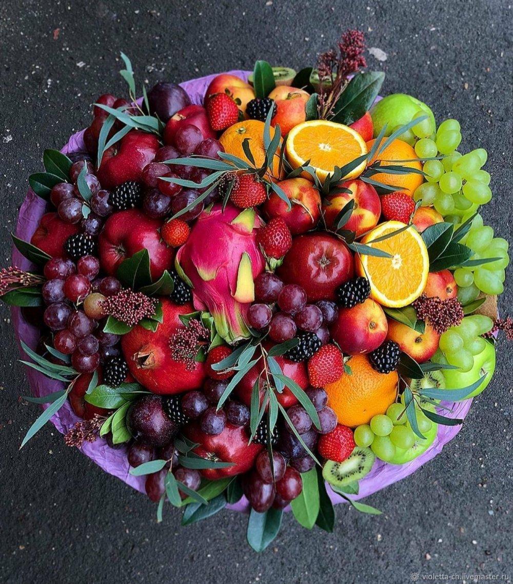 Букет из фруктов и цветов
