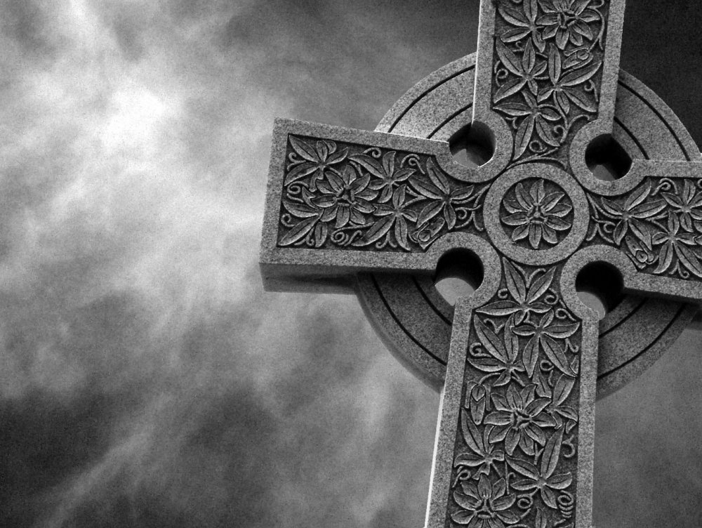 Тату Кельтский крест на плече