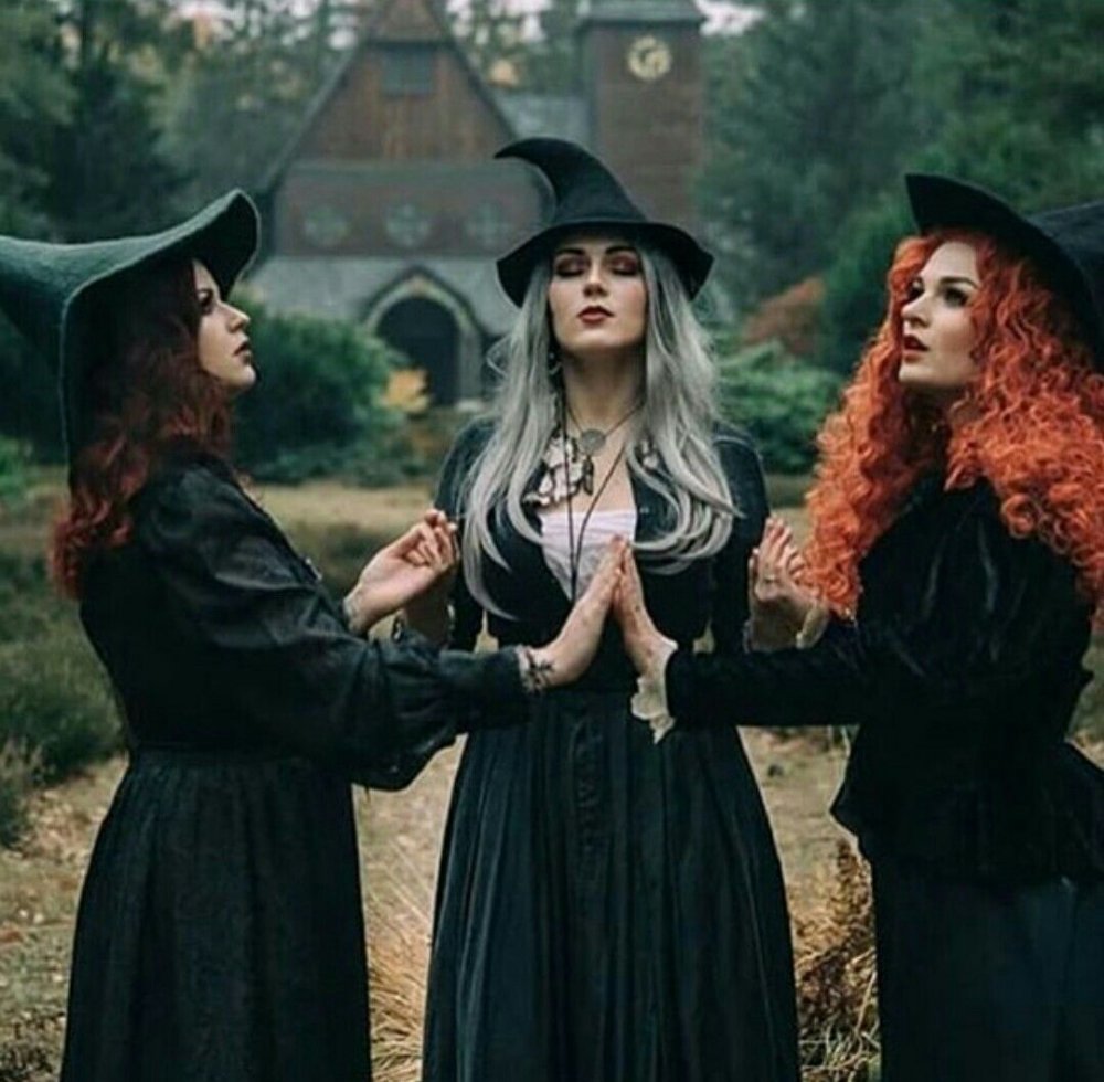 Три девушки арт