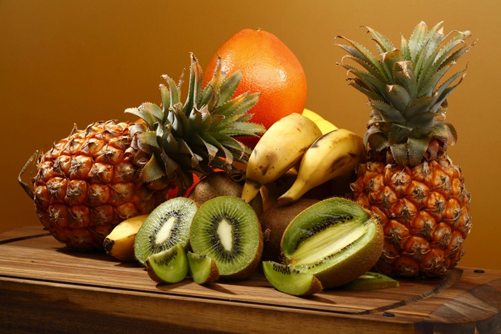 Тропические фрукты ананасы папайя