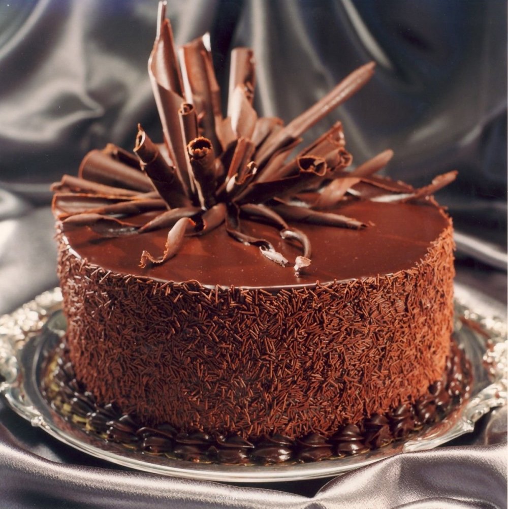 Праздничный шоколадный торт