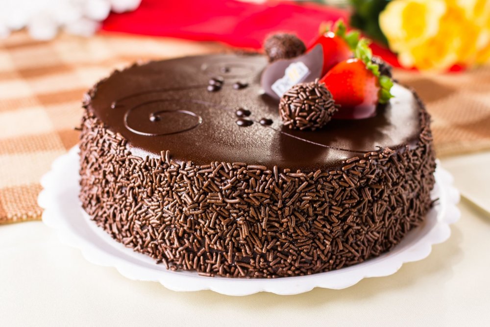 Украшение торта мастикой и шоколадом