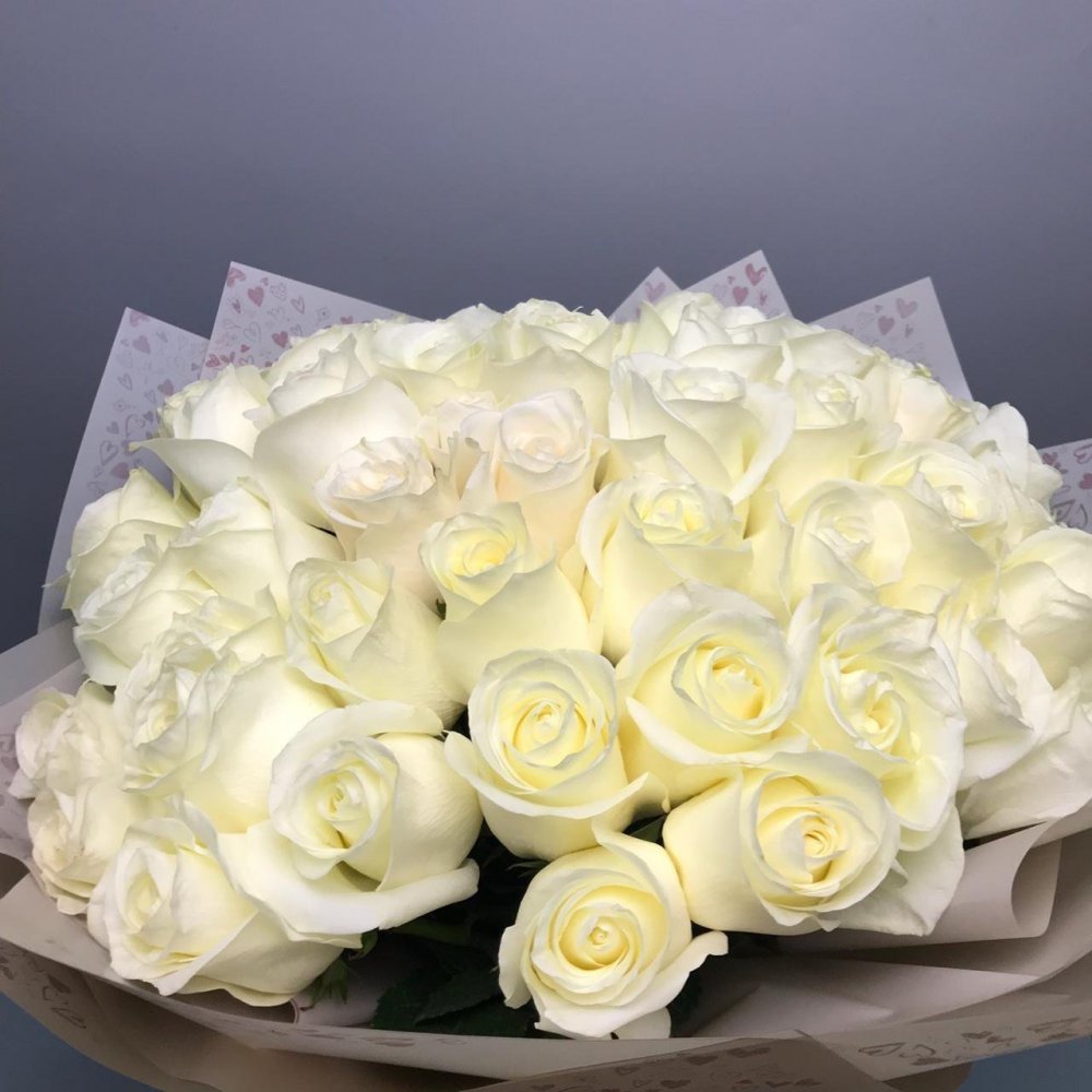 Букет белых цветов с днем рождения