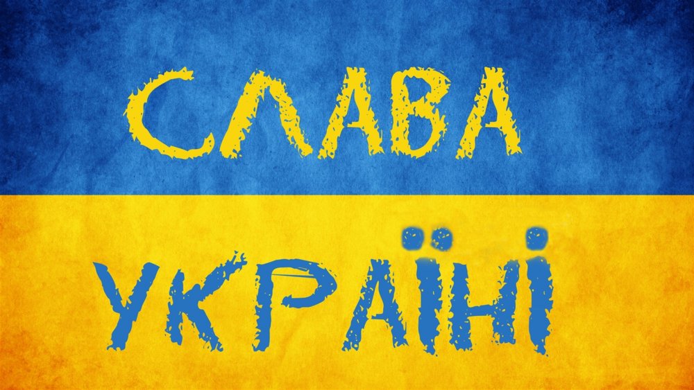Украинка с флагом