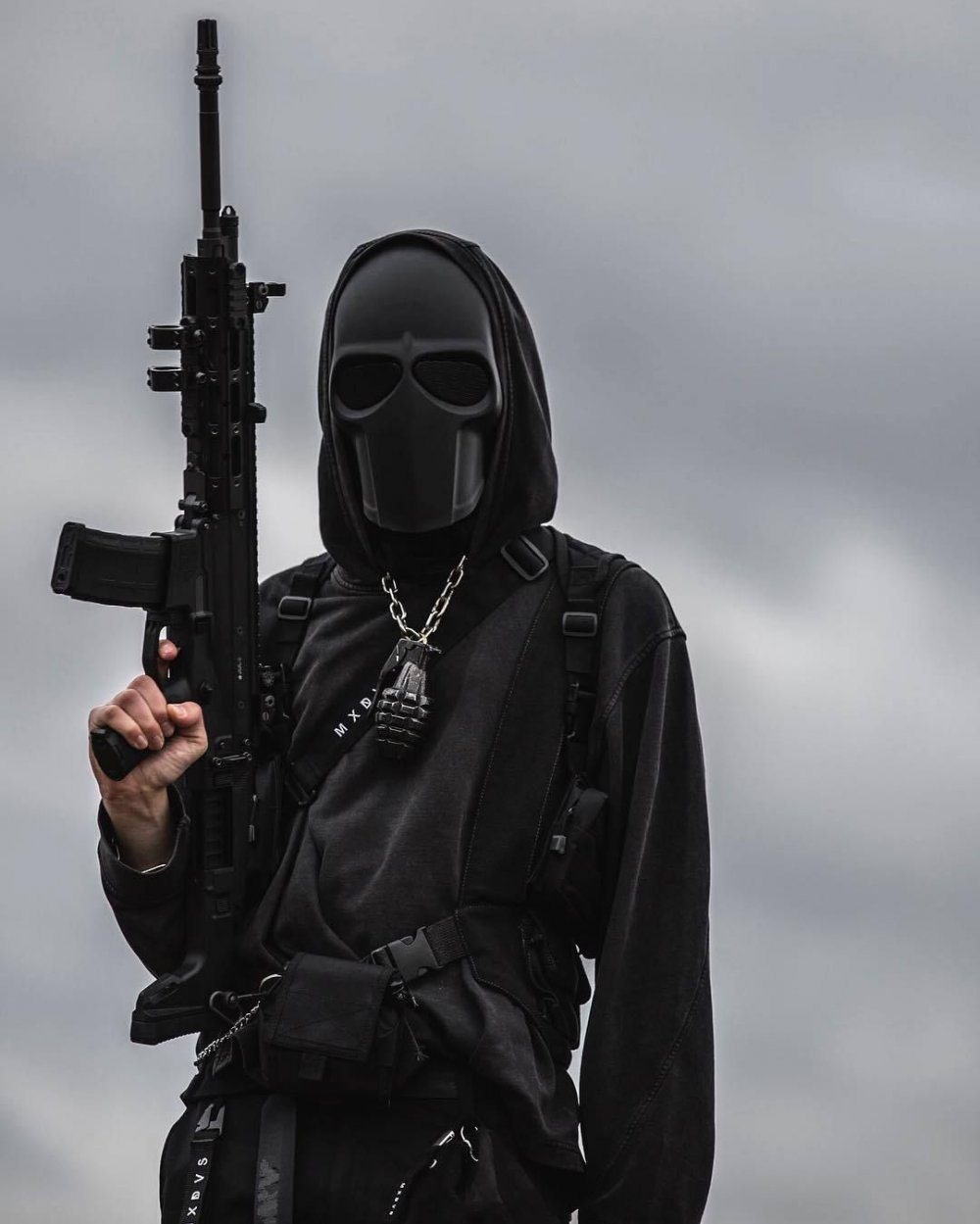 Бандиты в масках с оружием