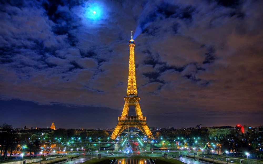 Эйфелева башня в Париже фото