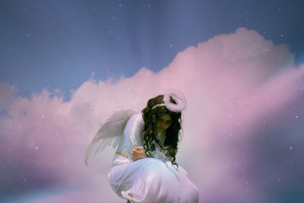 Ангел спускается с небес
