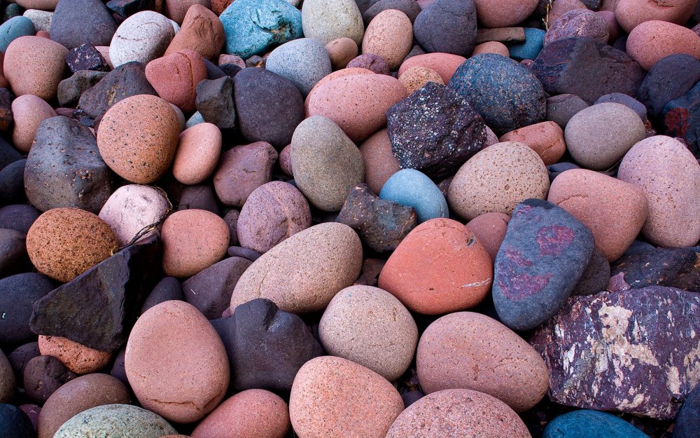 Камни разноцветные морские