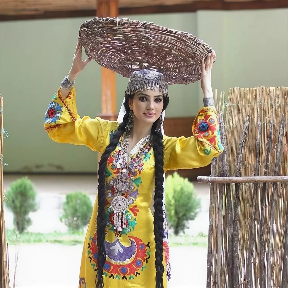 Национальная одежда таджиков
