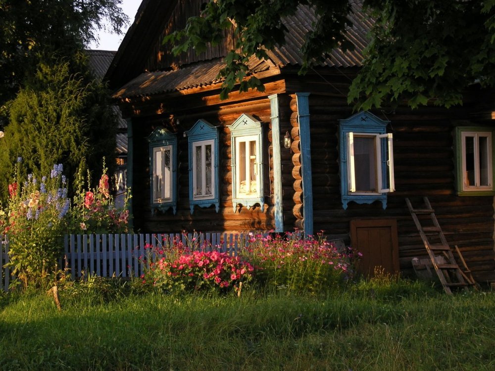 Красивый деревенский дом