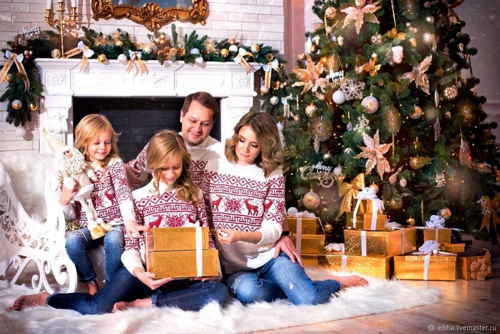 Новогодняя фотосессия семейная в свитерах