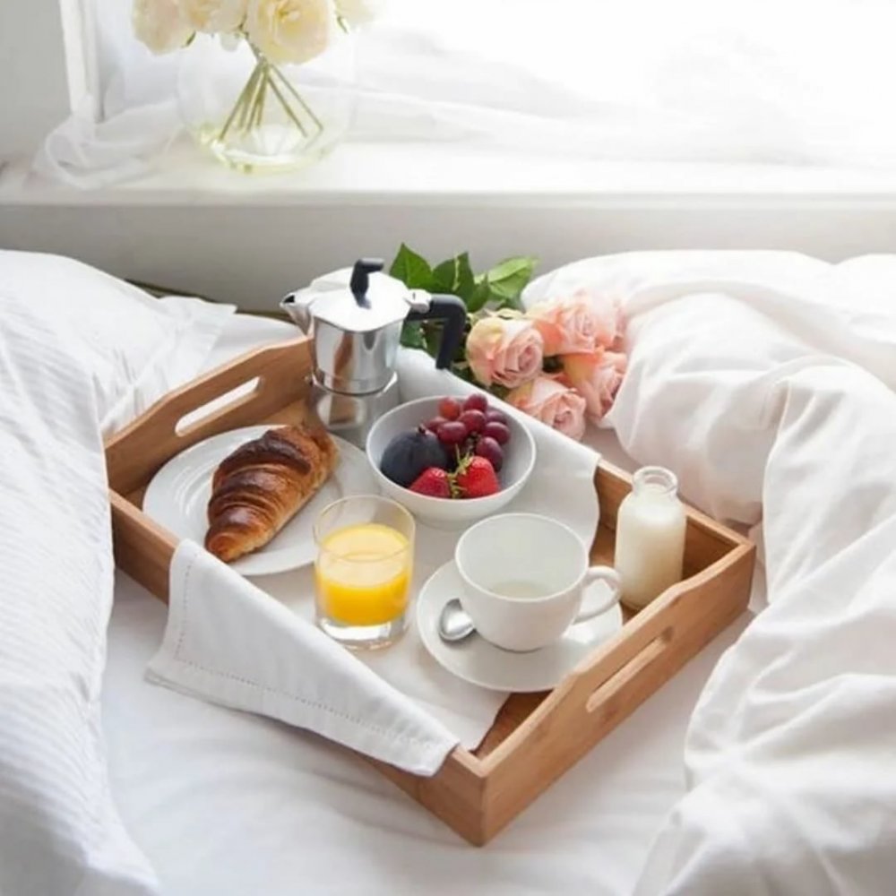 Кофе с цветами в постель