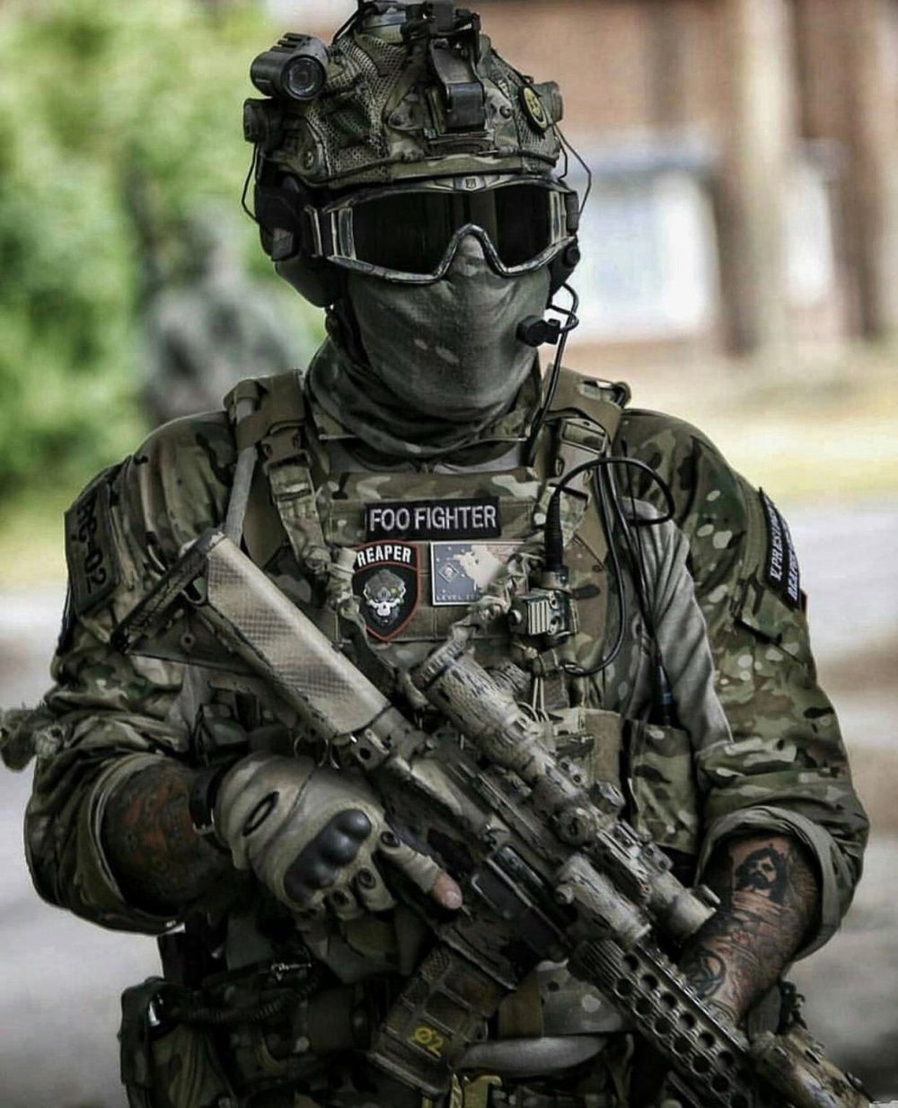 Солдат в маске черепа