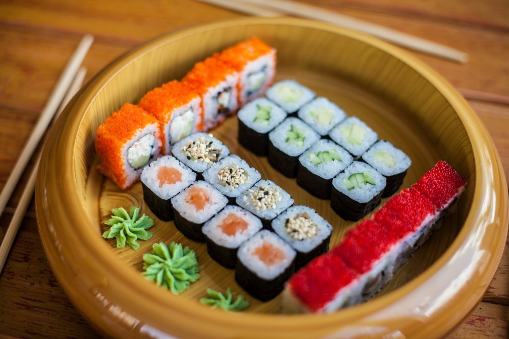 Японская кухня суши и роллы сет