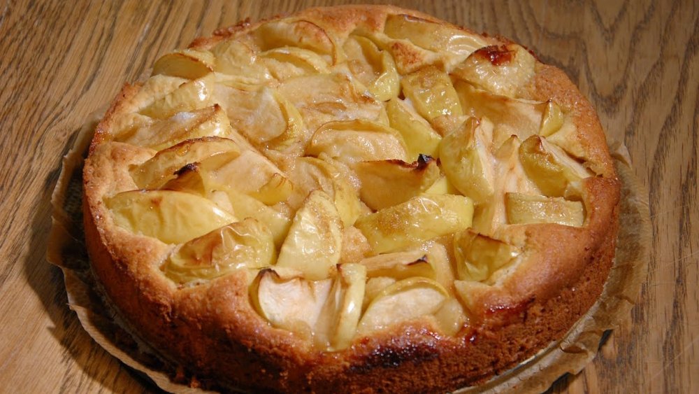 Кусок яблочного пирога