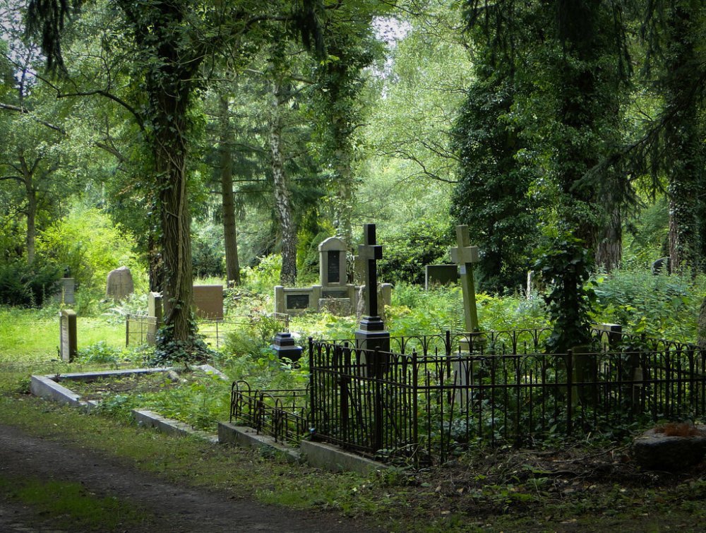 Красивое кладбище