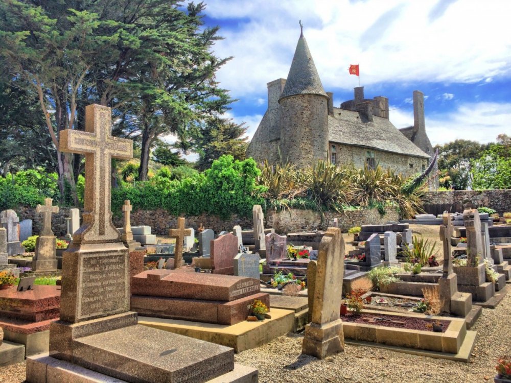 Красивое кладбище