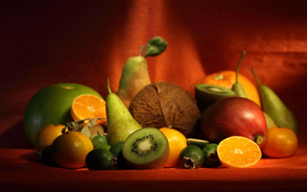 Натюрморт с экзотическими фруктами