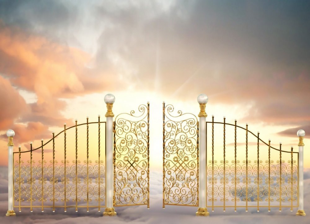 Сказочный дворец с воротами